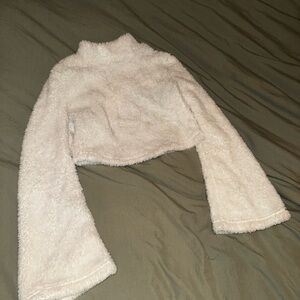 FUZZY CROPPED SWEATER